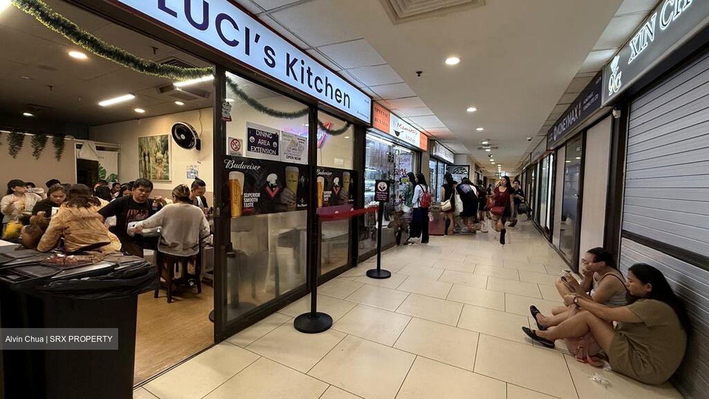 Lucky Plaza (D9), Retail #628804141